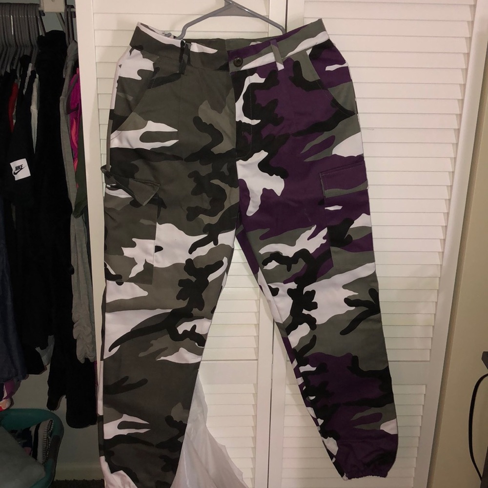 new. camo cargo pants. size medium